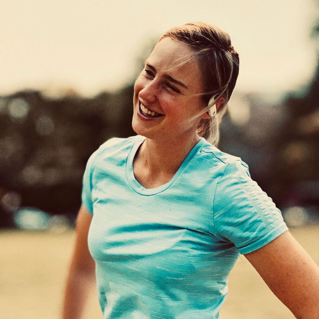 https://www.instagram.com/ellyseperry/
