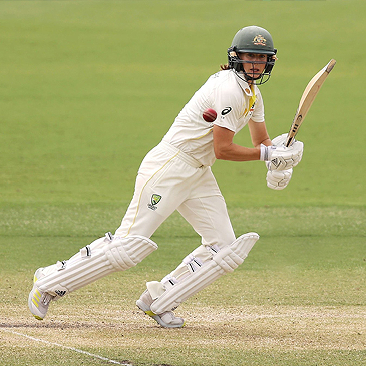 Ellyse Perry batting in the ashes.