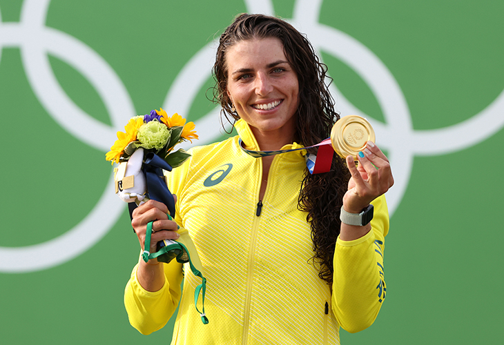 Jess Fox celebrating gold metal at Tokyo 2020 Olympics.